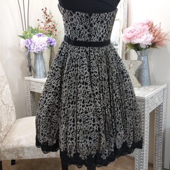 🍒NWOT🍒 TED BAKER SPECIAL OCCASION LACE DRESS - Picture 3 of 3